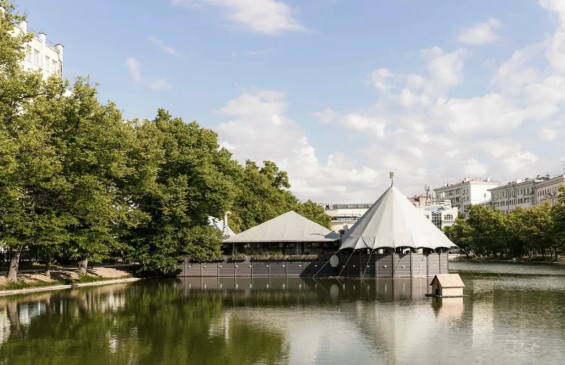 «Шатёр» на Чистопрудном бульваре. Фото © Yandex Карты 