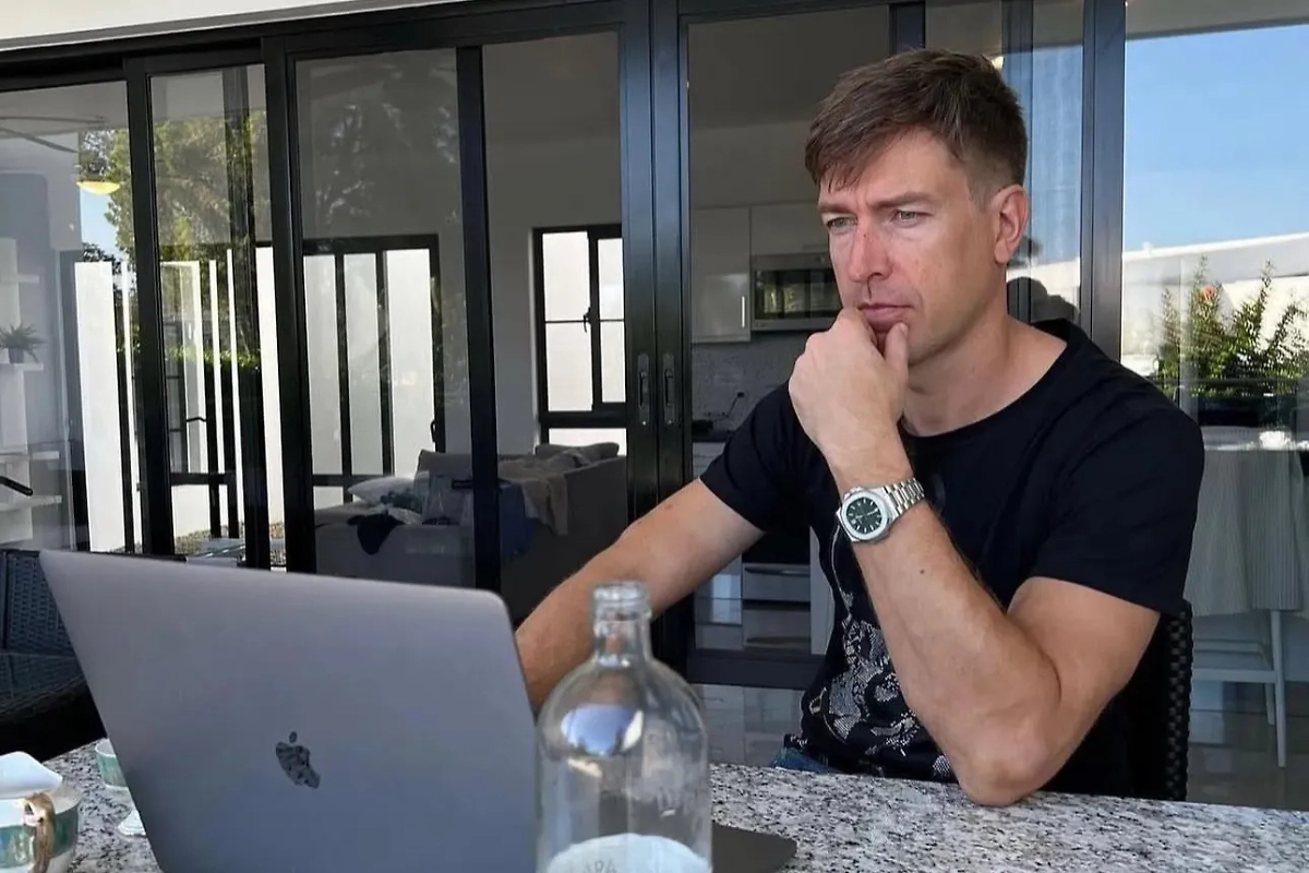 Алекс Лесли. Обложка © Instagram (признан экстремистской организацией и запрещён на территории РФ) / alexlesley11