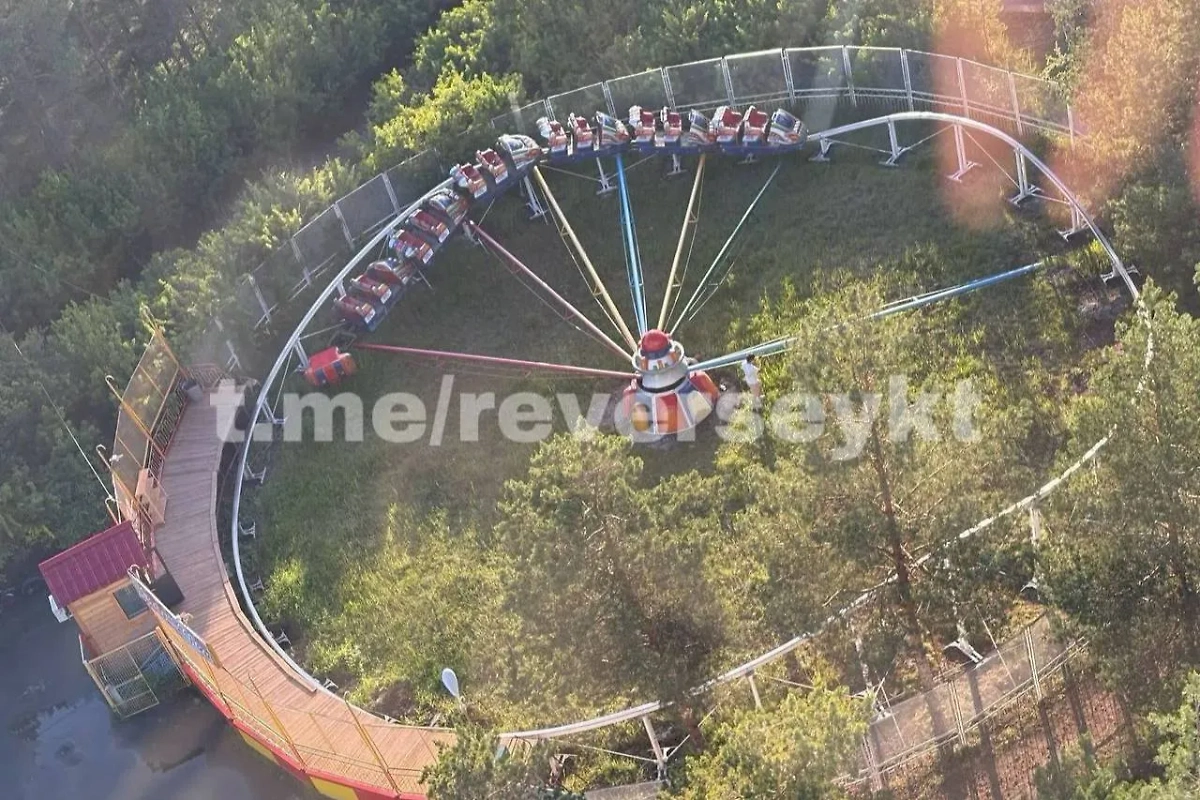 Сломанный аттракцион. Фото © Telegram / Reverse