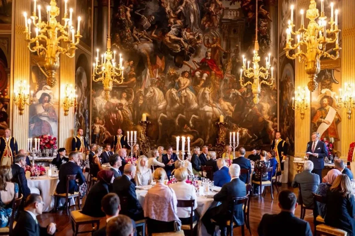 Ужин на саммите НАТО. Обложка © X / Ruby