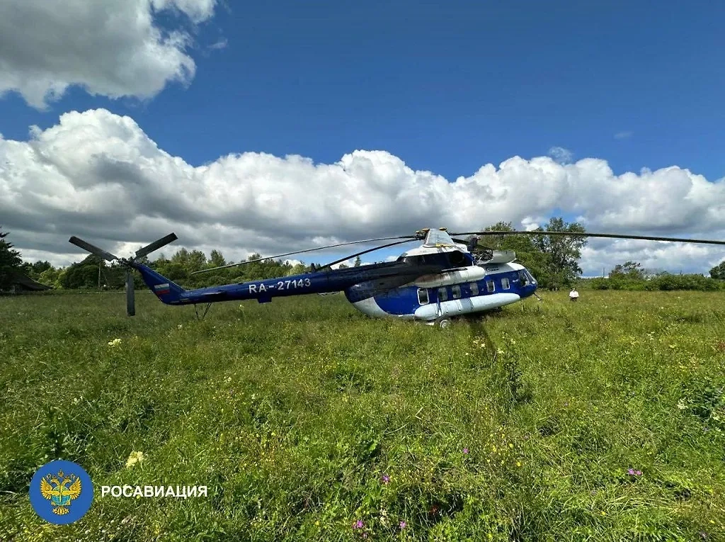 Вертолёт Ми-8П в Тверской области. Обложка © Telegram / Росавиация