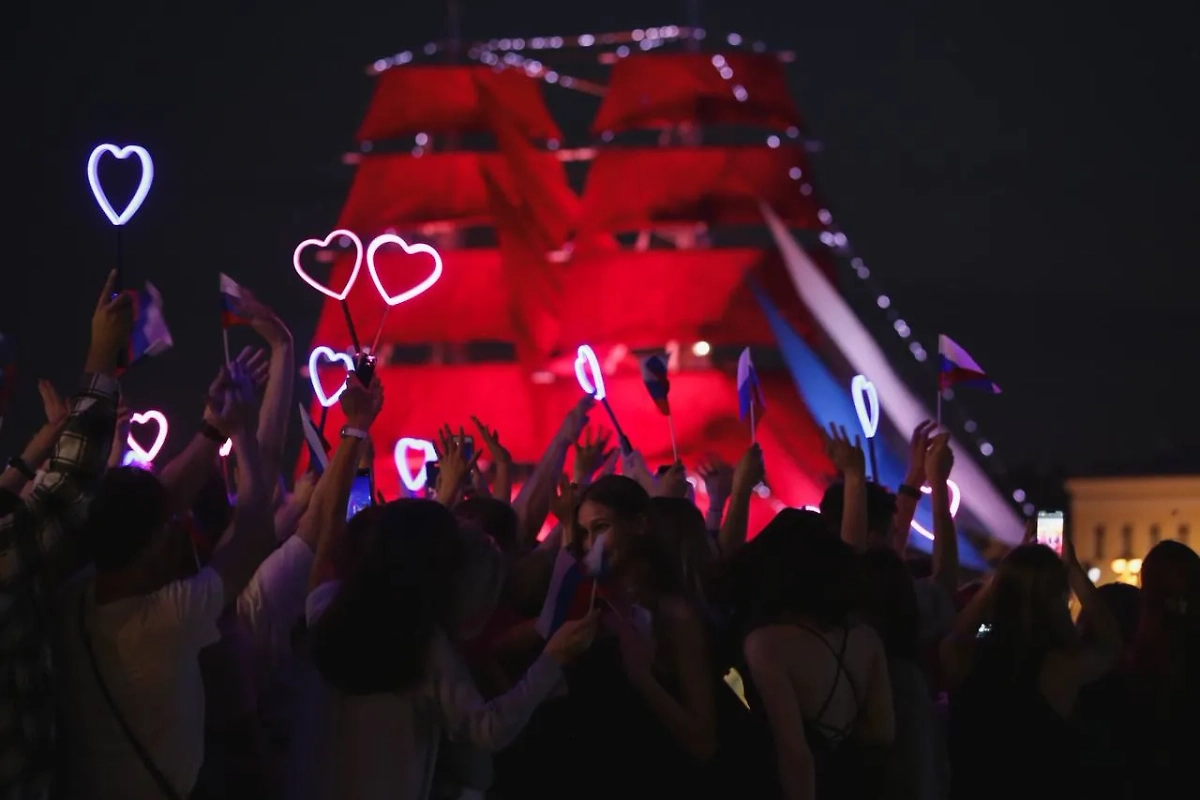 «Алые паруса» в Санкт-Петербурге. Обложка © Telegram / Александр Беглов