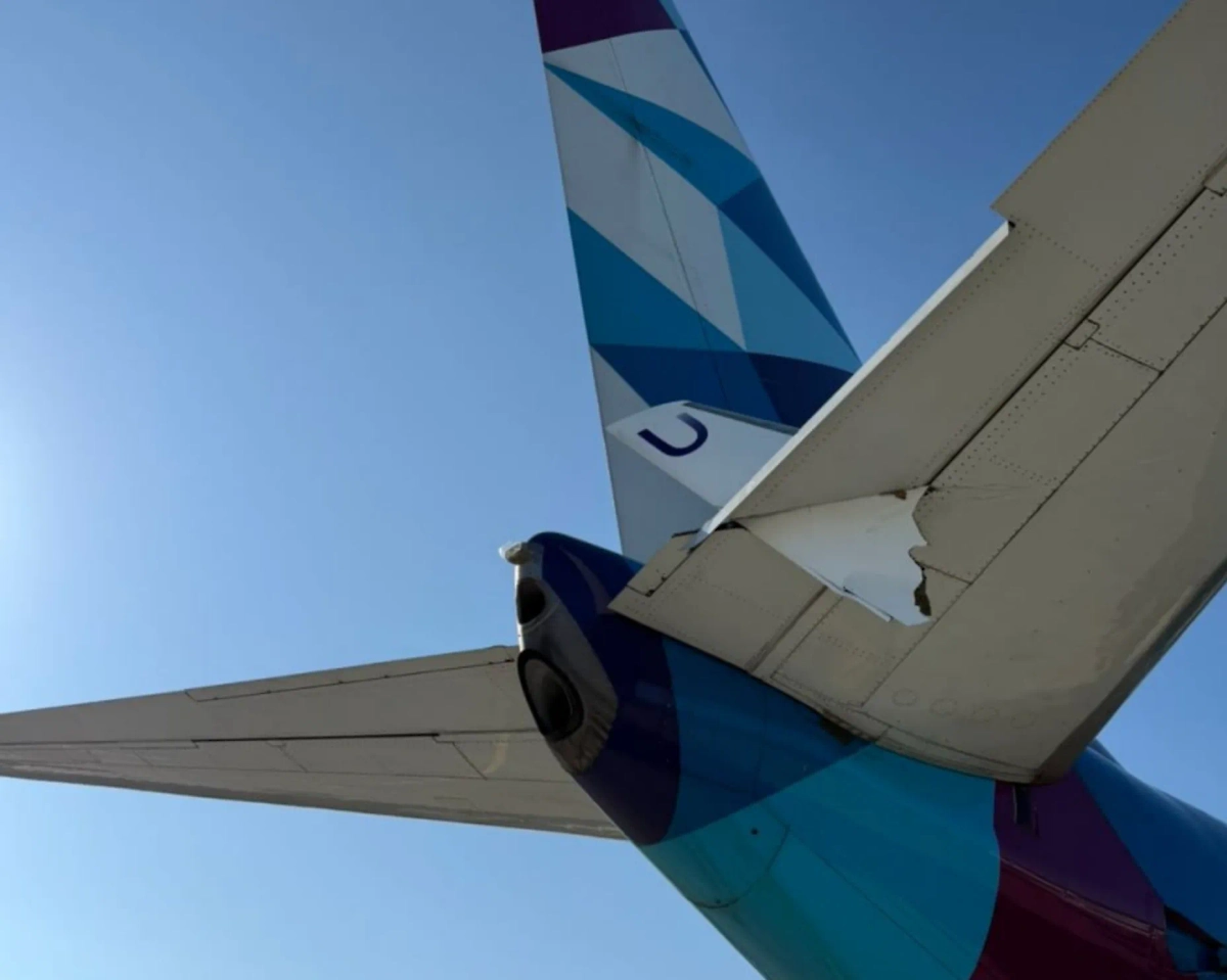 Самолёт задел другой лайнер в аэропорту Сочи. Видео © Telegram / Южная транспортная прокуратура