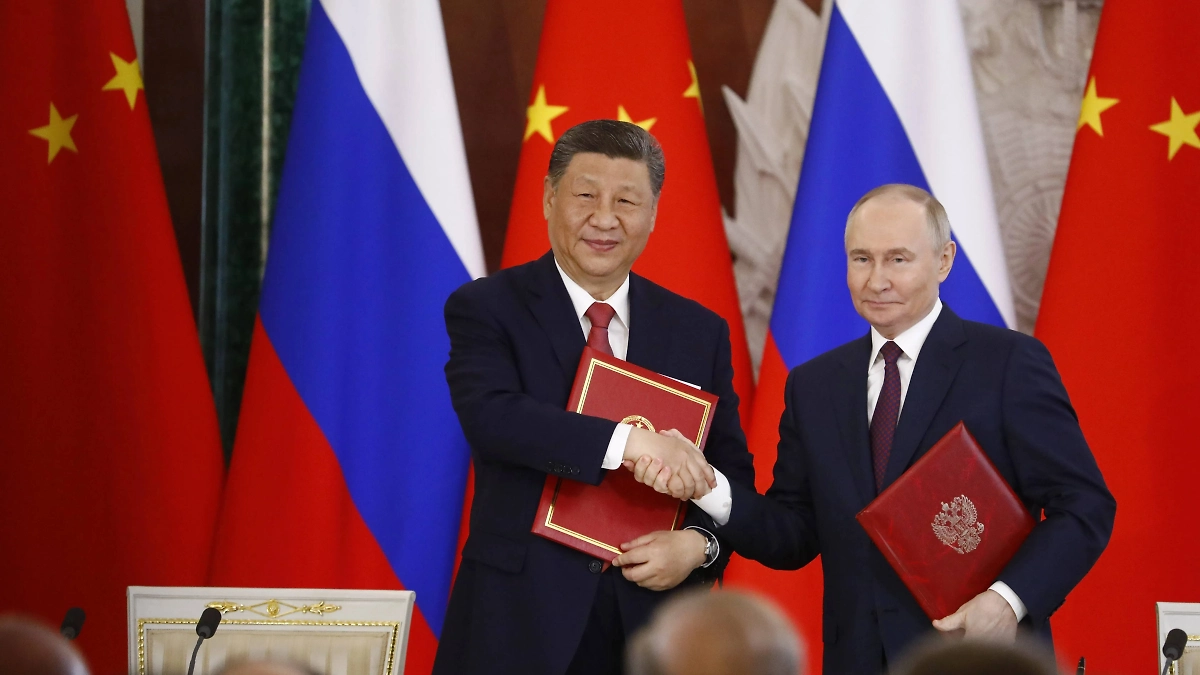 Владимир Путин и Си Цзиньпин. Обложка © Life.ru 