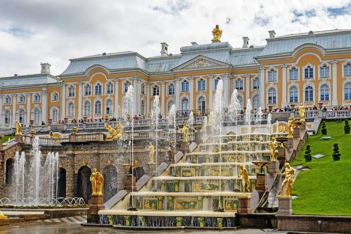 Петергоф. Обложка © pixabay / schliff