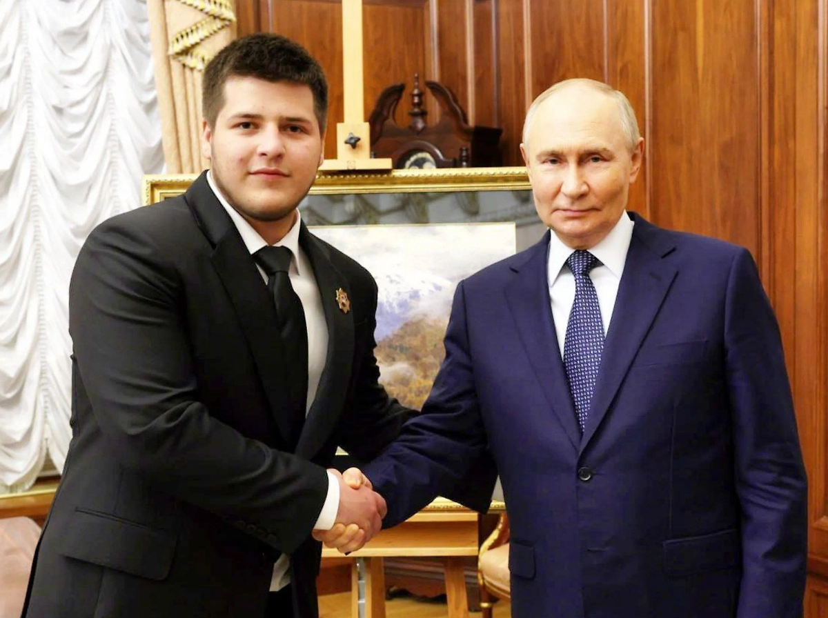 Владимир Путин и Адам Кадыров. Обложка © VK / Рамзан Кадыров