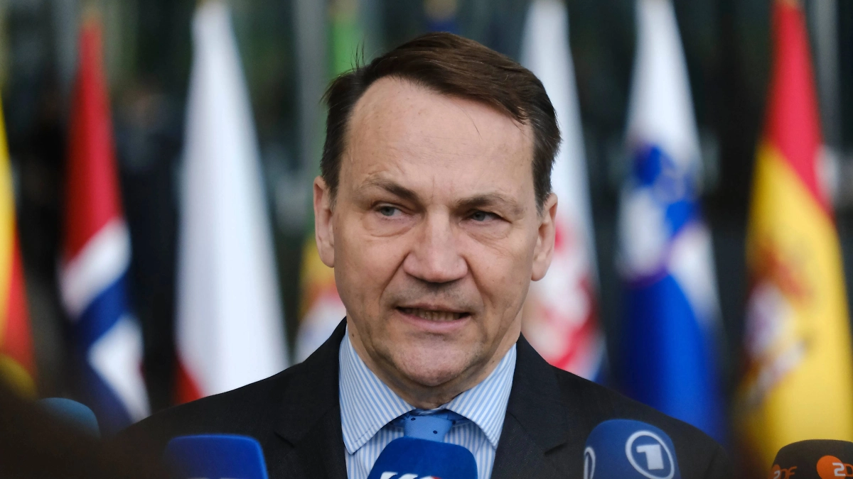 Радослав Сикорский. Обложка © Shutterstock / FOTODOM / Alexandros Michailidis