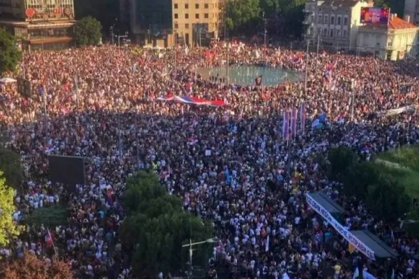 На протесте в Белграде собралось 36 тысяч человек. Фото © Х / whatever