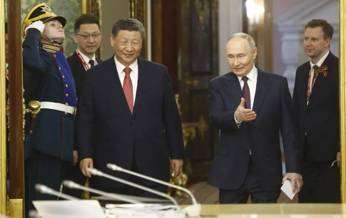 Си Цзиньпин и Путин. Обложка © Life.ru