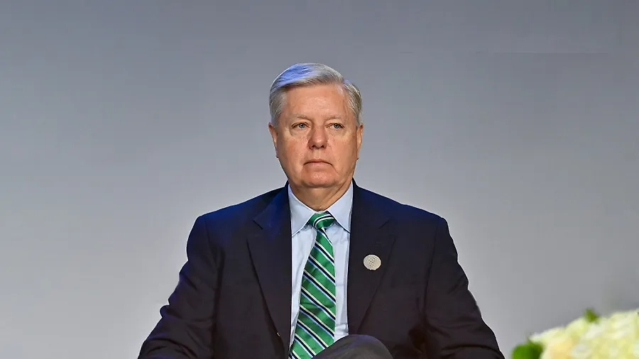 Линдси Грэм*. Обложка © ТАСС / EPA / NOUSHAD THEKKAYIL