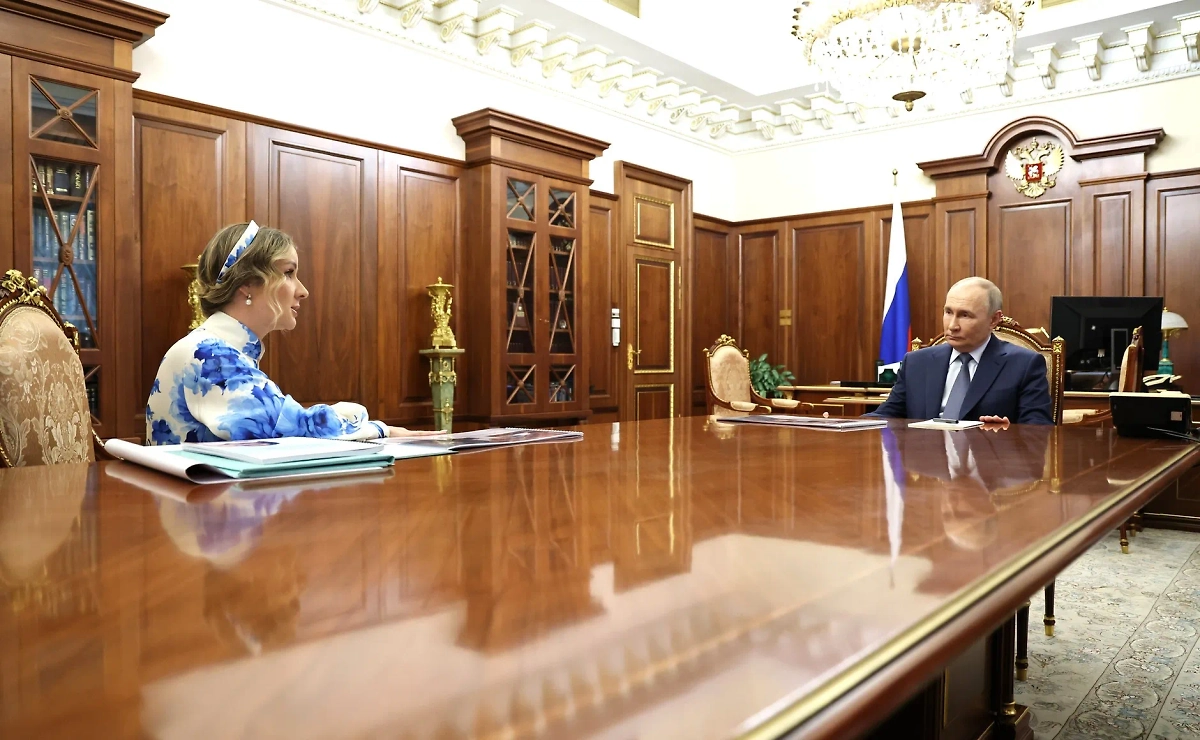 Владимир Путин и Мария Львова-Белова. Обложка © kremlin.ru