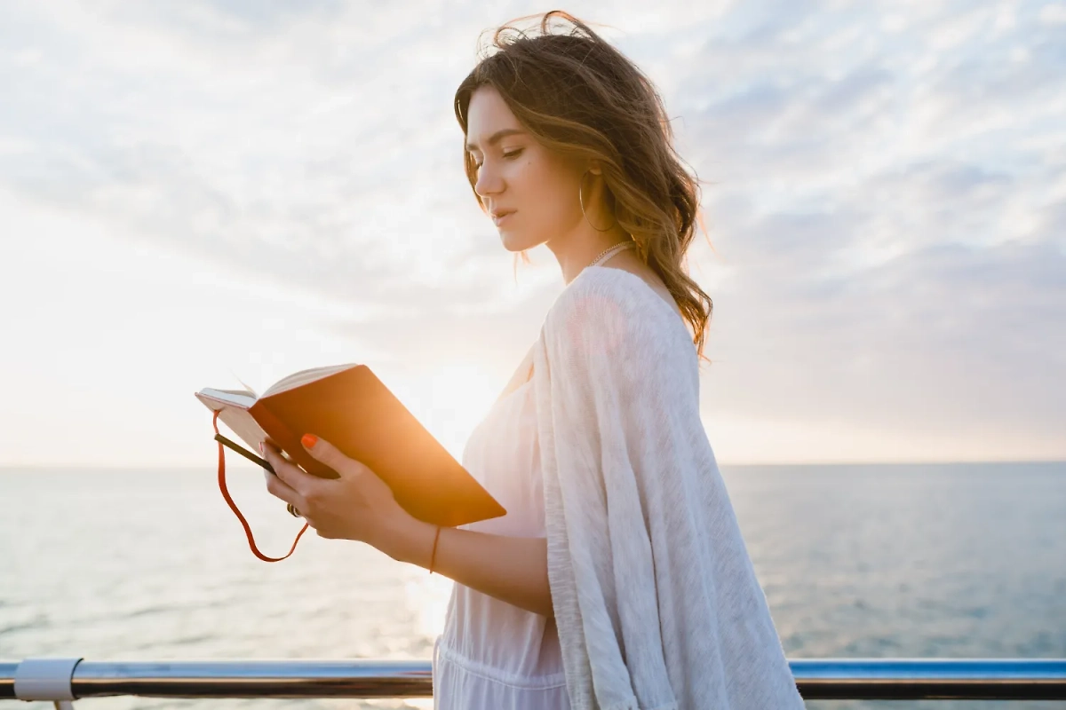 Астрологический прогноз на июнь 2025 для всех знаков зодиака. Фото © Freepik / marymarkevich