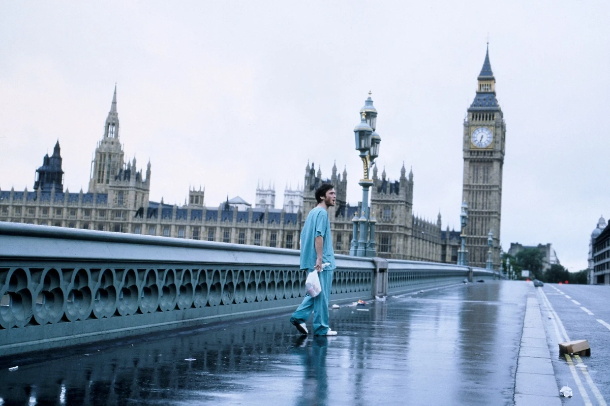 «28 дней спустя» снят как документальный фильм. Фото © Кадр из фильма «28 дней спустя», режиссёр Дэнни Бойл, сценарист Алекс Гарленд Ромеро / Kinopoisk