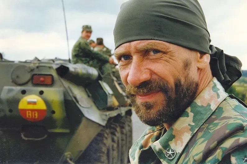 Известные актёры, кто умер от алкоголизма в молодом возрасте. Фото © «Блокпост» (1998), режиссёр Александр Рогожкин, сценарист Александр Рогожкин / Kinopoisk 