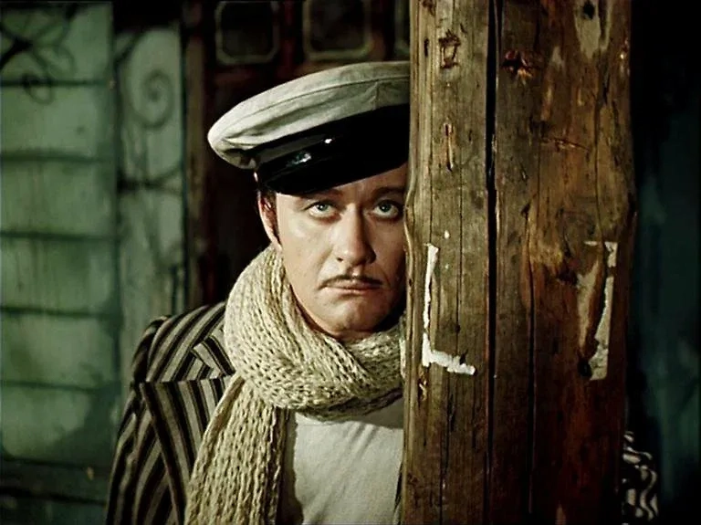 Андрей Миронов в роли Остапа Бендера. Обложка © «12 стульев» реж. Марк Захаров, сценарист Марк Захаров, Илья Ильф, Евгений Петров / Kinopoisk