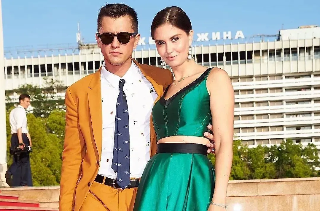 Агата Муцениеце и Павел Прилучный. Обложка © VK/ Agata Muceniece