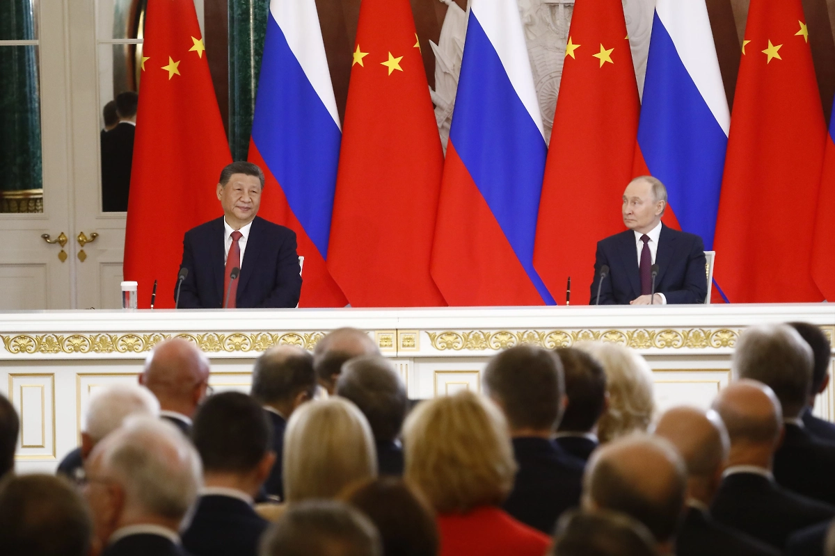 Си Цзиньпин и Владимир Путин. Обложка © Life.ru