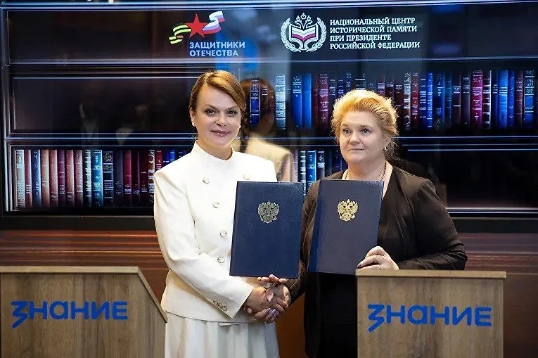 Анна Цивилёва и Елена Малышева. Обложка © РАПСИ