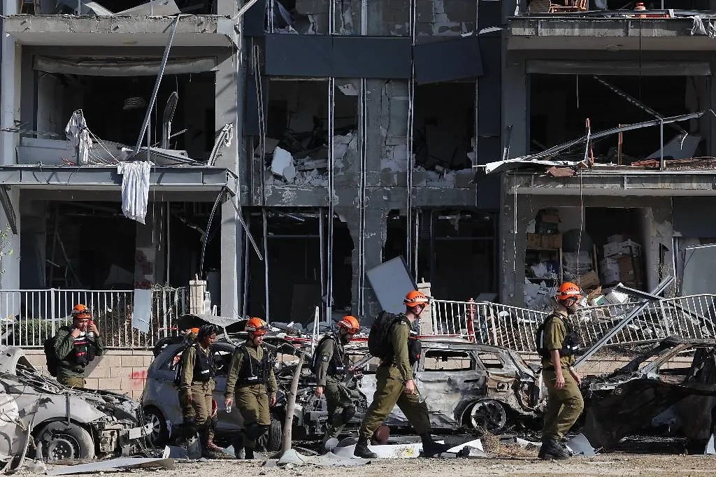 Обложка © ТАСС/EPA/ABIR SULTAN