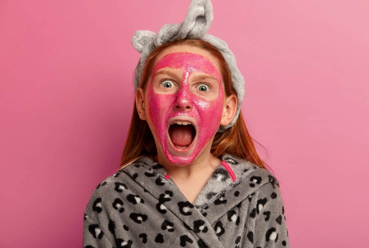 Не все маски для лица приносят пользу. Обложка © Freepik / wayhomestudio