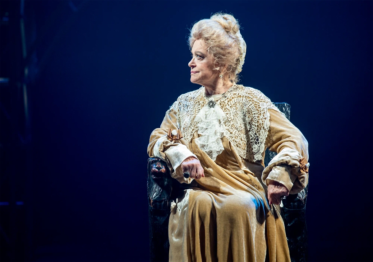 Валентина Талызина в роли графини Анны Федотовны в «Пиковой даме». Обложка © Театр Моссовета / Елена Лапина