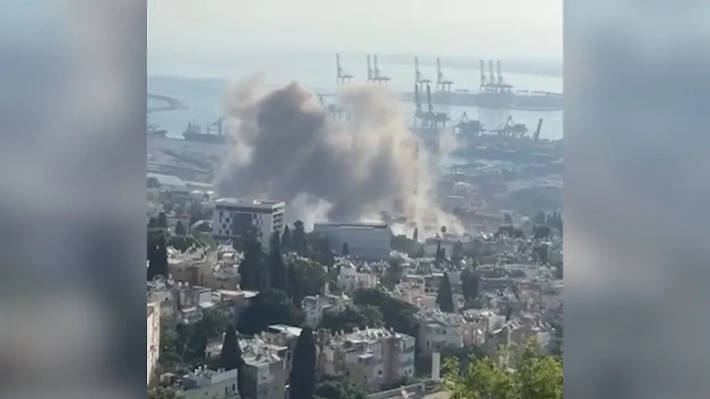 Дым на месте прилётов иранских ракет в Израиле. Обложка © Telegram / ClashReport