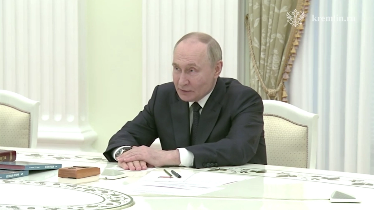 Владимир Путин на встрече с авторами нового учебника отечественной истории. Обложка © Telegram / Кремль. Новости