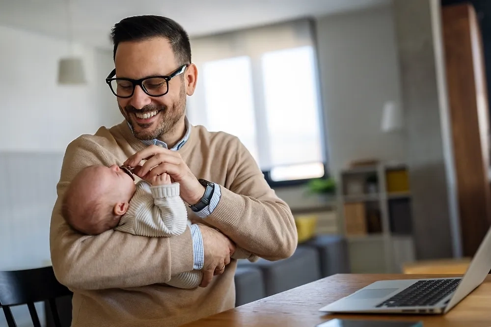 В России предложили создать курсы для молодых пап. Обложка © Shutterstock / FOTODOM / NDAB Creativity