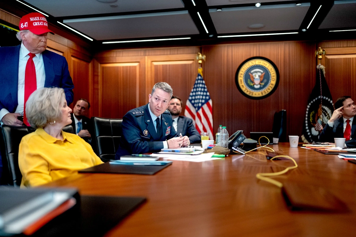Дональд Трамп и его команда в момент атаки США на Иран. Фото © Х / WhiteHouse