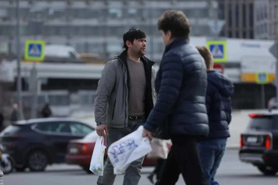 Мигранты. Обложка © Life.ru