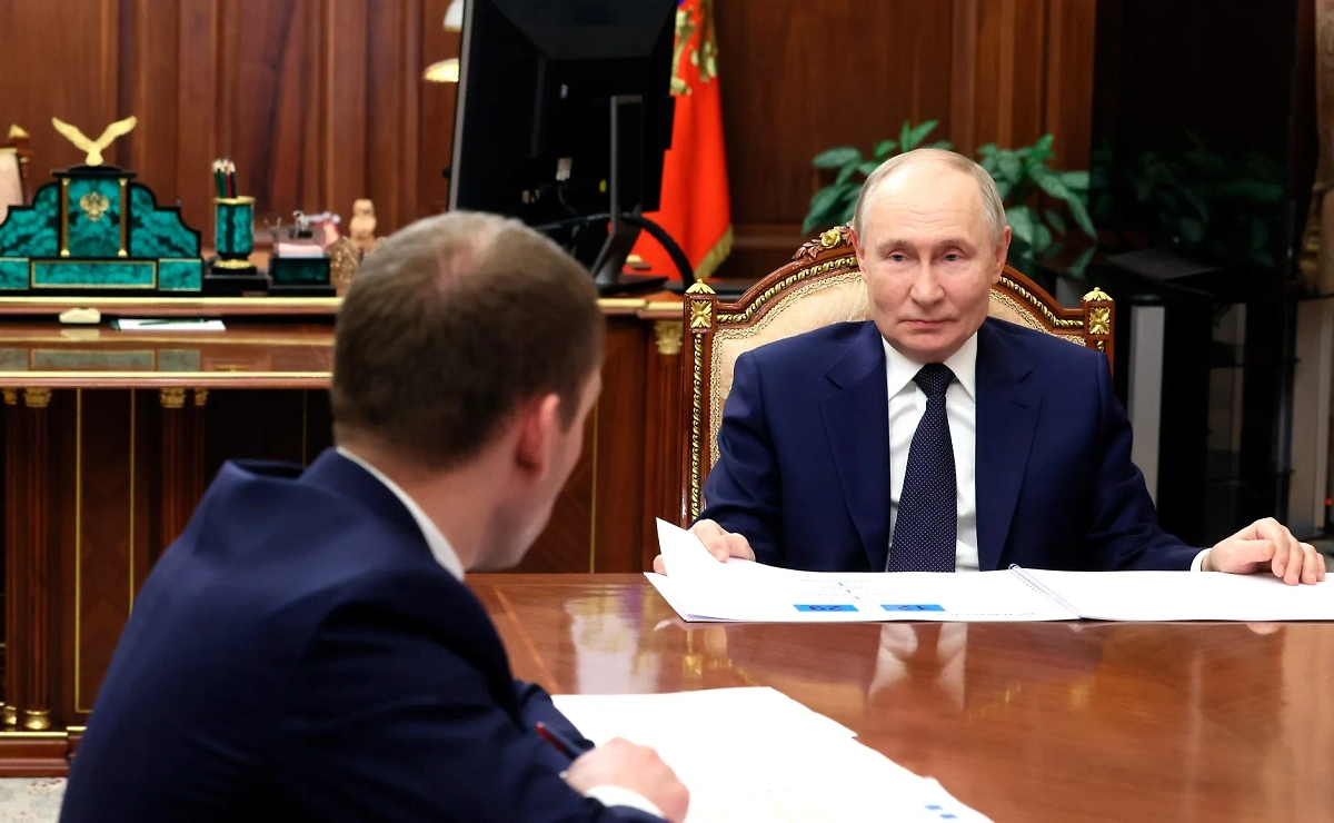 Владимир Путин и Александр Козлов. Обложка © kremlin.ru