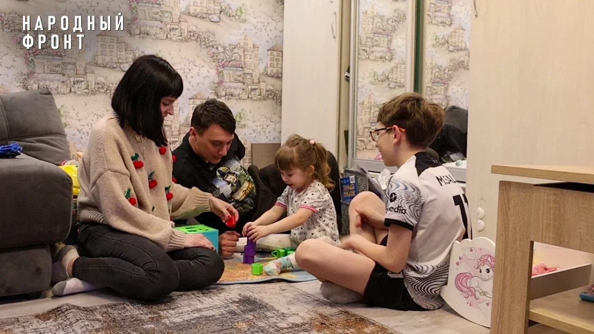 Николай с семьёй. Фото © Пресс-служба «Народного фронта»