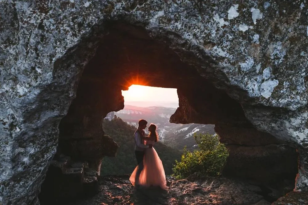 Незабываемую свадьбу можно провести в пещере. Фото © Shutterstock / FOTODOM / Breslavtsev Oleg