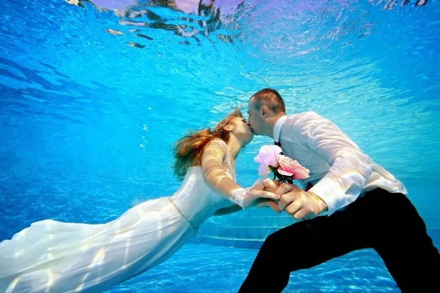 Свадьба под водой востребована у любителей приключений. Фото © Shutterstock / FOTODOM / Alex Bard