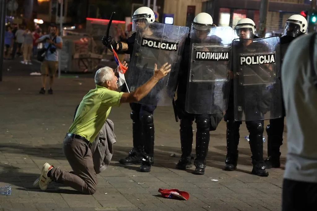 Акция протеста оппозиции в Белграде. Обложка ©  ТАСС/AP/Marko Drobnjakovic