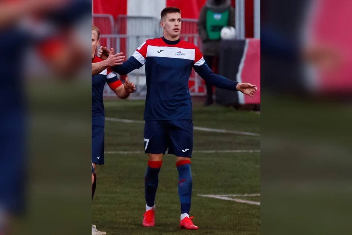 Нападающий «Сочи» Владимир Писарский. Обложка © Wikipedia / Анна Нэсси