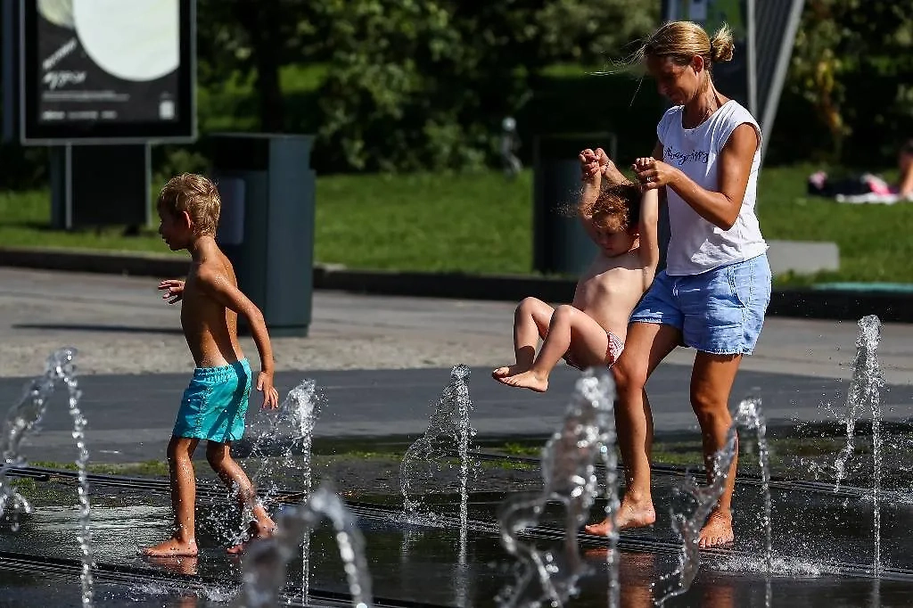 Ежемесячная выплата при рождении третьего ребёнка назначается нуждающимся семьям. Фото © ТАСС / Антон Новодережкин