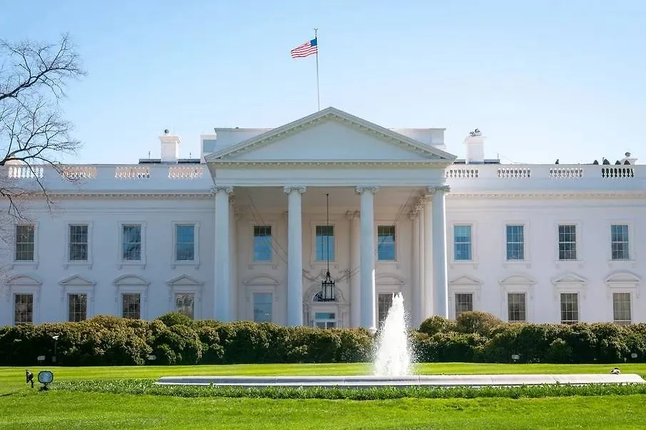 Обложка © Shutterstock / FOTODOM / Zack Frank