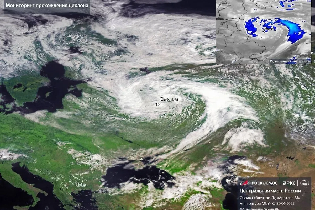 Спутниковое фото циклона «Корнелиус» над Москвой. Обложка © Telegram / Госкорпорация «Роскосмос»