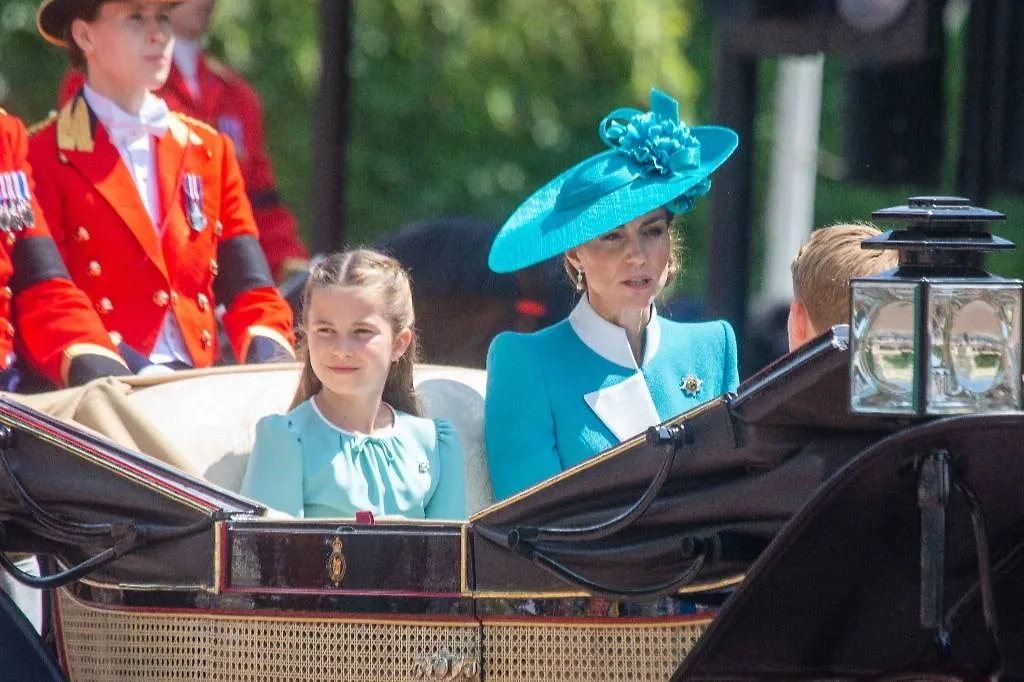 Принцесса Уэльская Кэтрин с принцессой Шарлоттой на празднике Trooping the colour. Фото © ТАСС / Zuma