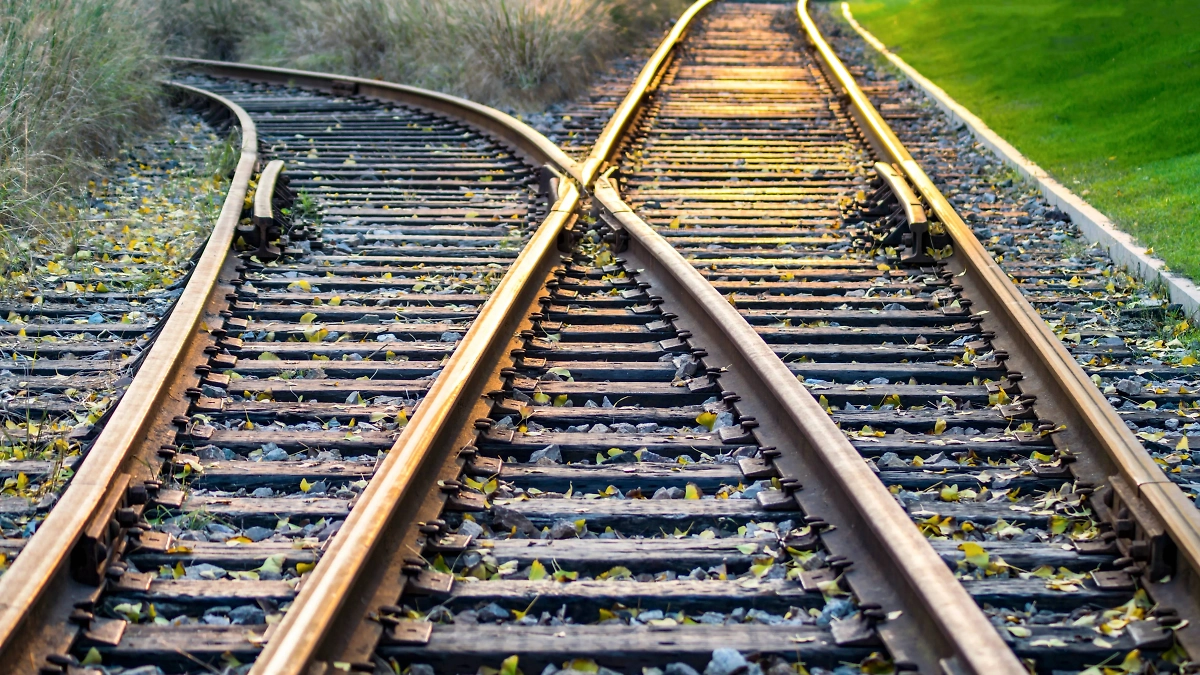 Железная дорога. Обложка © freepik/ilovehz