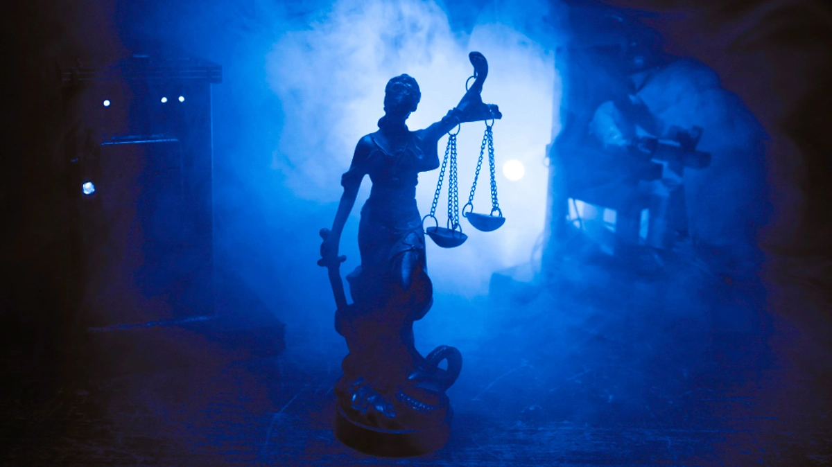 Правоведы и общественность спорят, нужно ли вернуть в России смертную казнь. Обложка © Shutterstock / FOTODOM / Zef Art