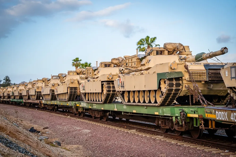 Обложка © Shutterstock / FOTODOM / 7713 Photography