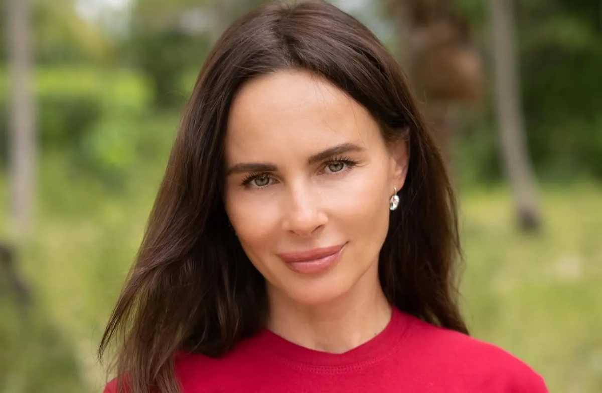 Саша Зверева. Обложка © Instagram (признан экстремистской организацией и запрещён на территории Российской Федерации) / sashazvereva