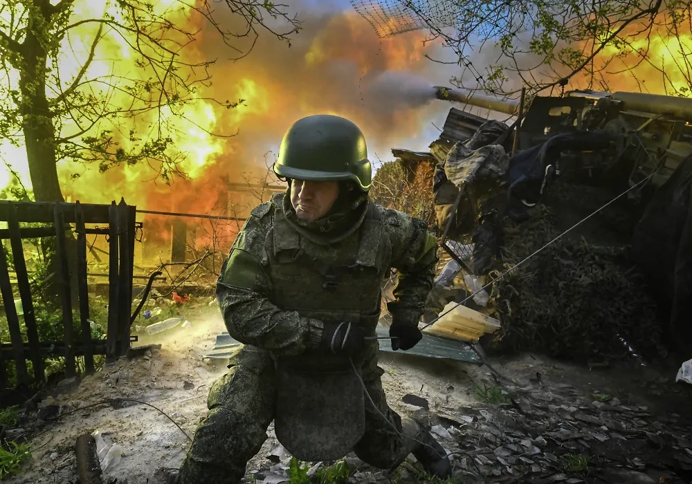 Армия России уничтожает позиции ВСУ на Краснолиманском направлении. Обложка © РИА «Новости» / Станислав Красильников