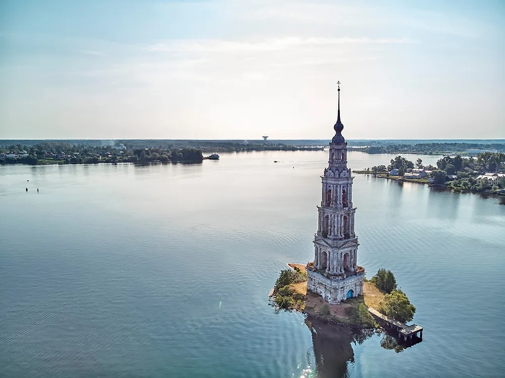 Калязинская колокольня в Тверской области. Обложка © Shutterstock / FOTODOM / Detyukov Sergey