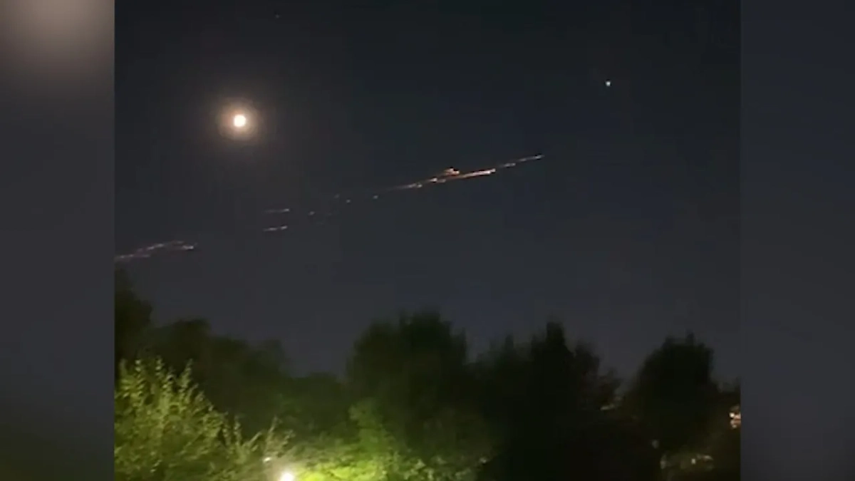 Кадры неопознанных объектов над Казахстаном. Обложка © VK / Сибай | Подслушано в Зауралье