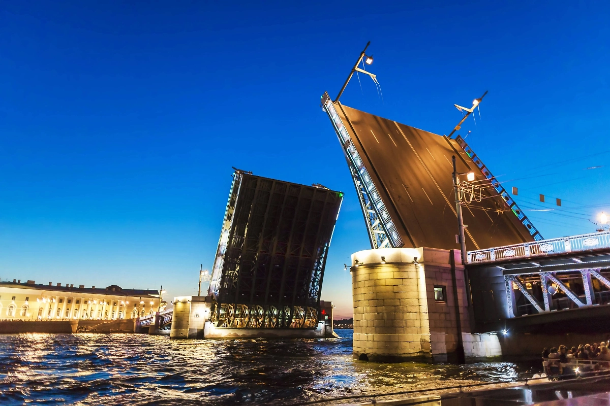 Погода в Петербурге в июне будет традиционно дождливой. Фото © Shutterstock / FOTODOM / Aleksei Verhovski