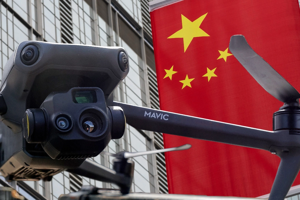 Дрон Mavic был довольно популярен в ВСУ. Обложка © коллаж © Life.ru, фото © РИА Новости / Егор Алеев, © Shutterstock / FOTODOM / LP2 Studio