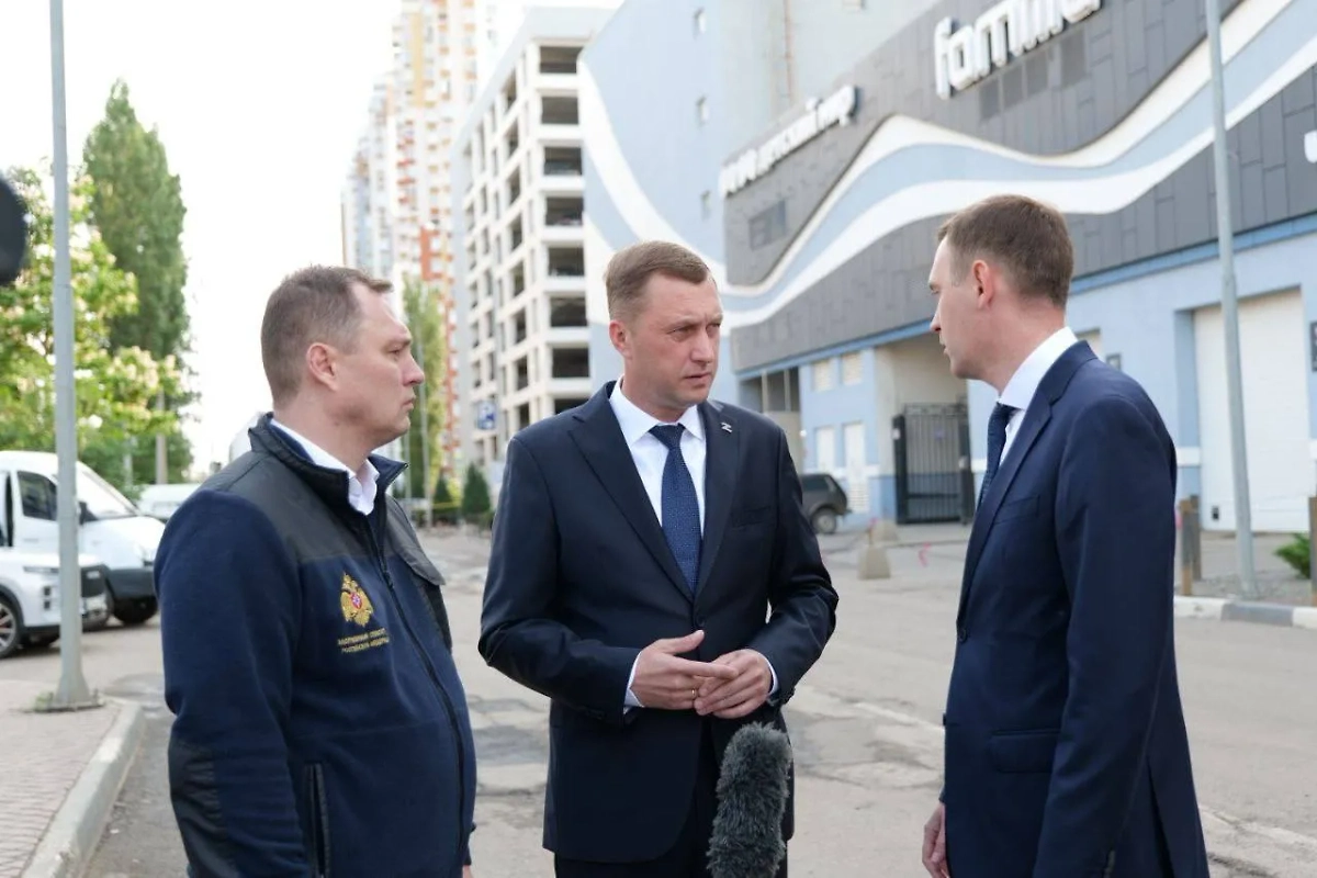 Специалисты провели осмотр повреждений. Фото © Telegram / Роман Бусаргин